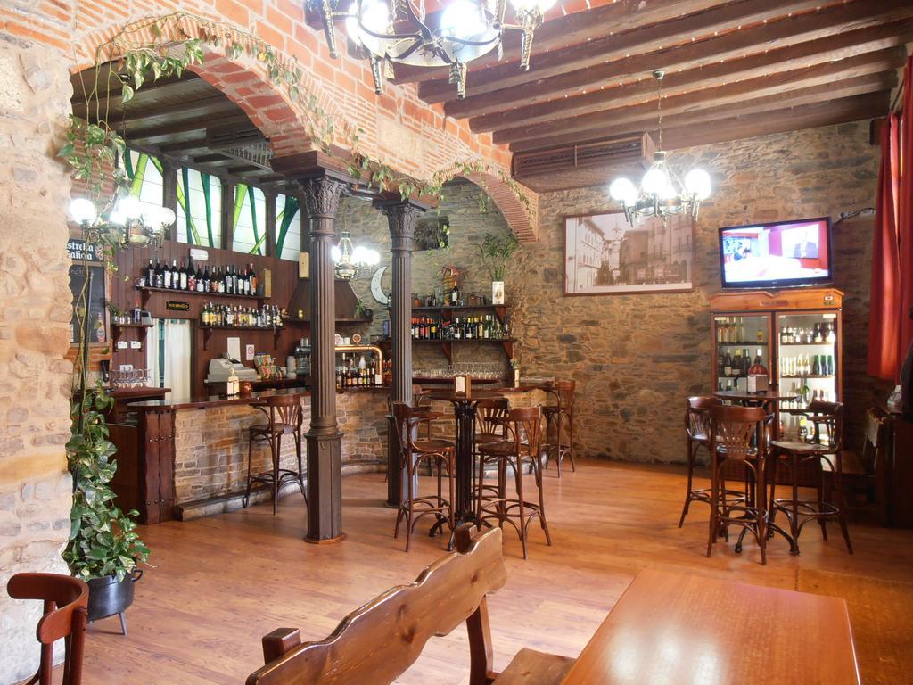 Hostal Virgen De La Encina Ponferrada Buitenkant foto