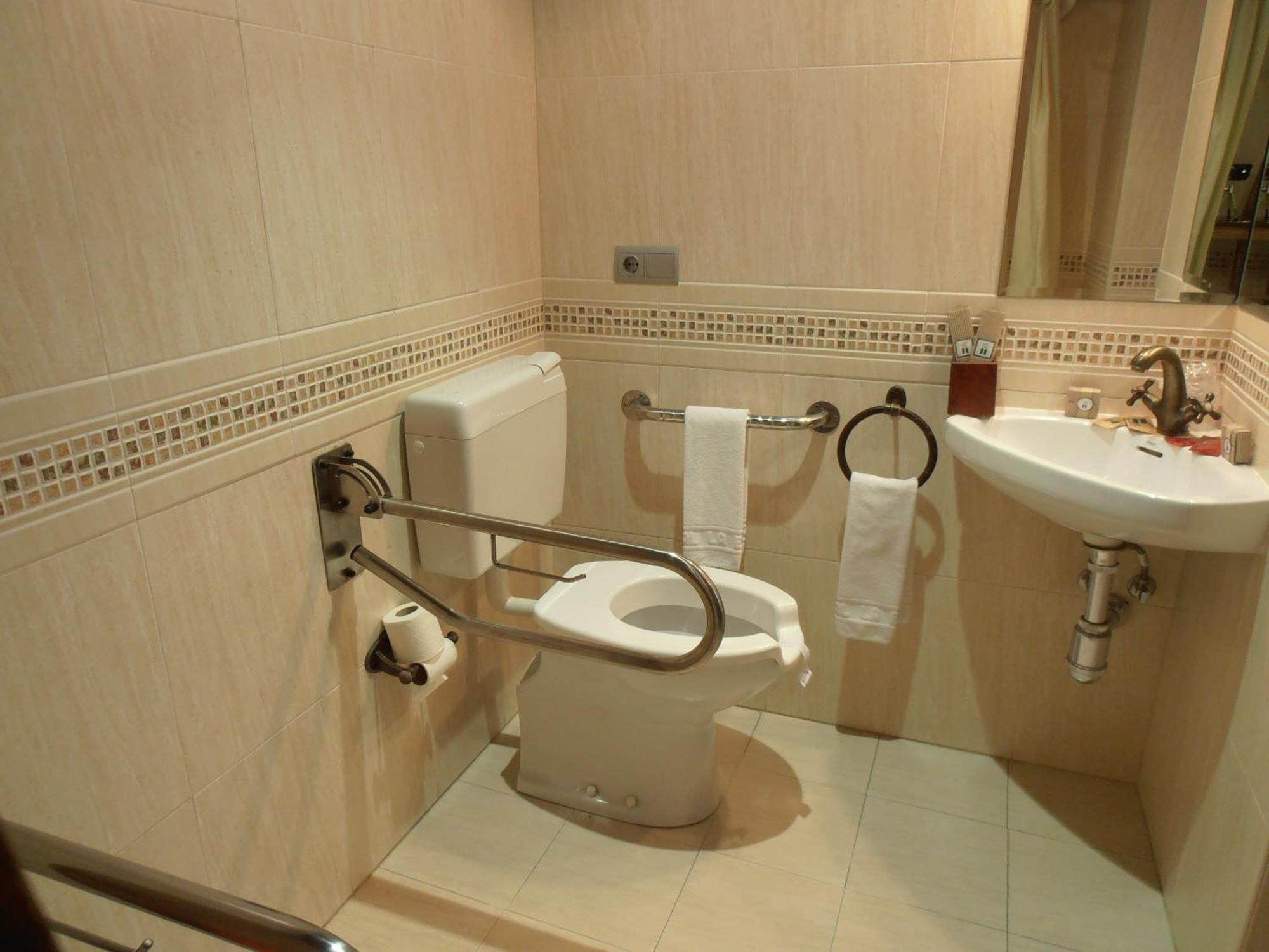 Hostal Virgen De La Encina Ponferrada Buitenkant foto